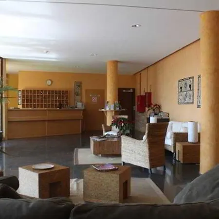 Apartamentos Amadores Beach *