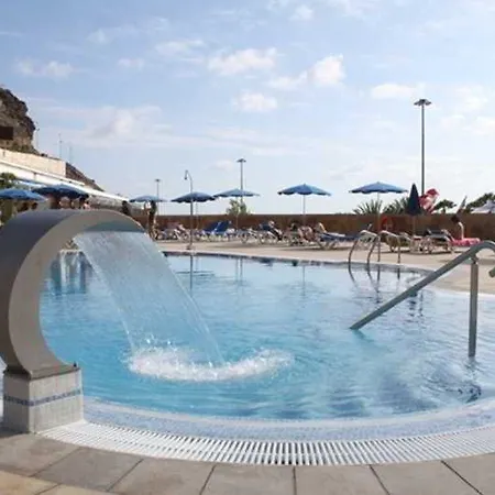 Apartamentos Amadores Beach