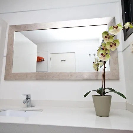 Apartamentos Amadores Beach * 아마도레스