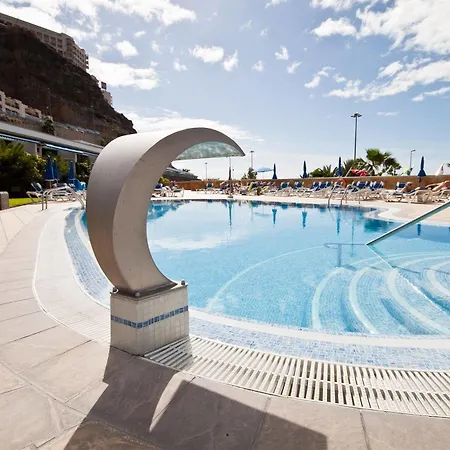 Apartamentos Amadores Beach 아파트