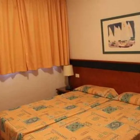 Apartamentos Amadores Beach 아마도레스