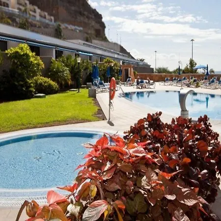 Apartamentos Amadores Beach 아마도레스